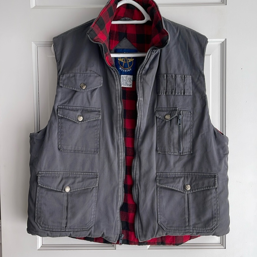 American Weekend Vest Red Black Plaid Lined Sz M warm hiking Gorpcore fishing